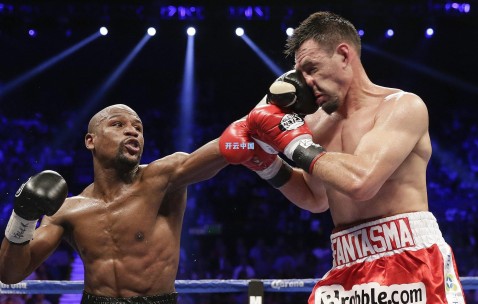 巨星礼遇！利雅得胜利更衣室佳话，7号与77号先后为C罗让号，传承与尊重的足球篇章