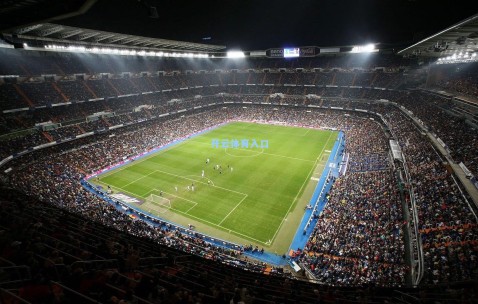 迈阿密盛大欢迎仪式，梅西高举10号战袍，布斯克茨正式亮相，贝克汉姆登场险滑倒引欢笑