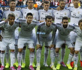 利物浦新星莱昂尼迎首秀，18岁中卫对阵南安普顿首发登场