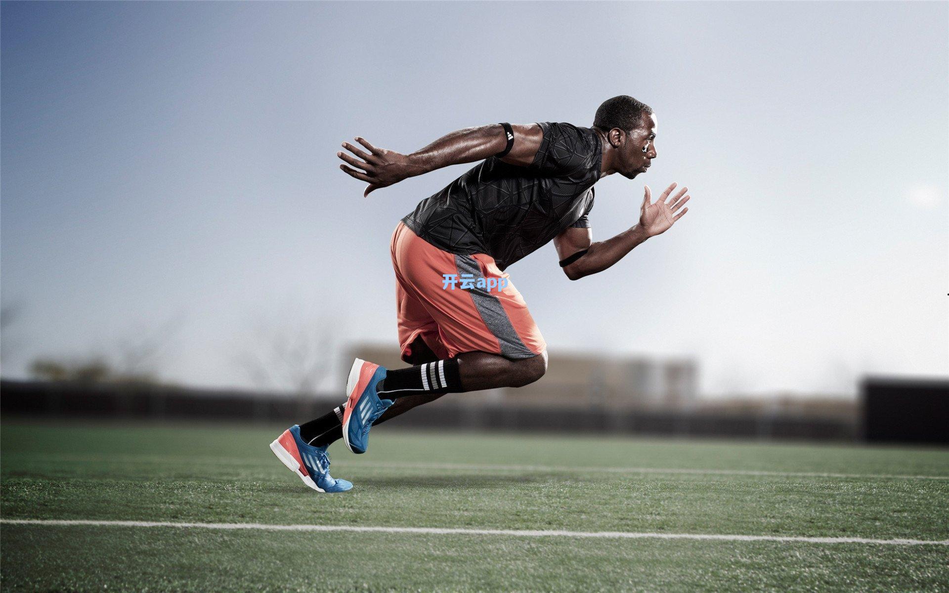 丁彦雨航现身达拉斯 身披独行侠训练服积极备战夏季联赛
